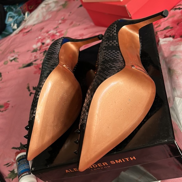 Alexander Smith London Brand New Pumps with the original box. - Picture 5 of 6